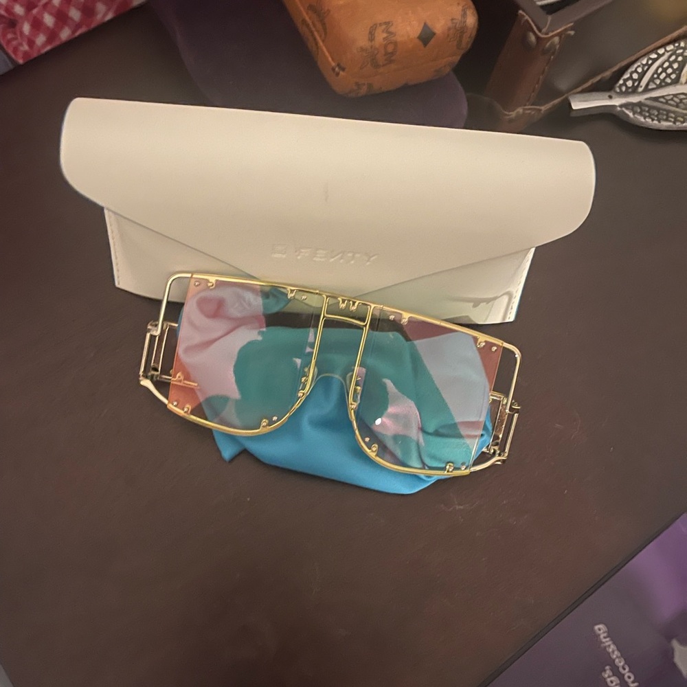 Fenty oversized glasses, brand new